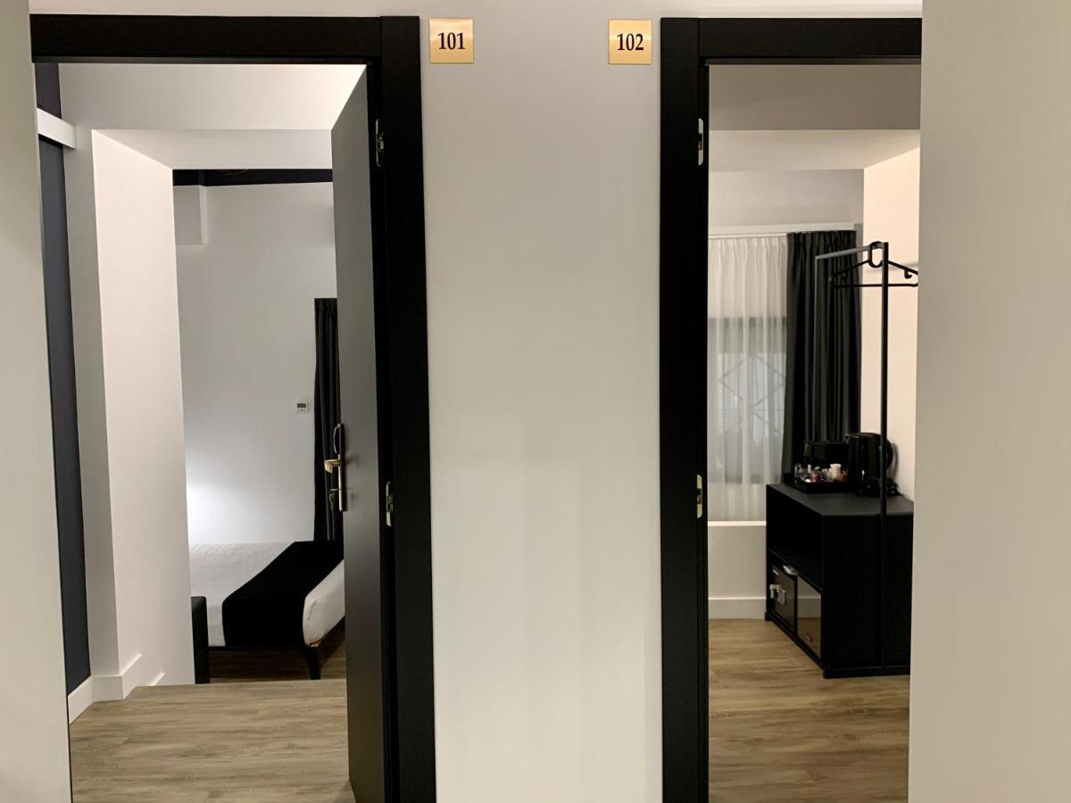 Toledo Boutique Rooms Naples Exterior photo